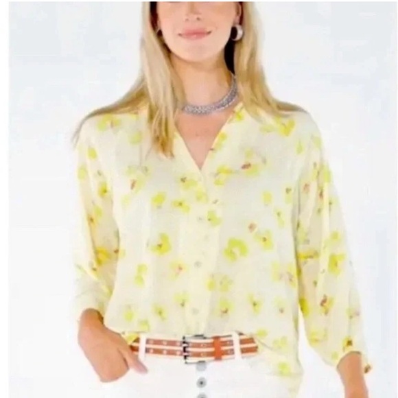 CAbi Tops - CABI Go-To Blouse Yellow Pink Floral V-Neck Sz S preppy office academia bright